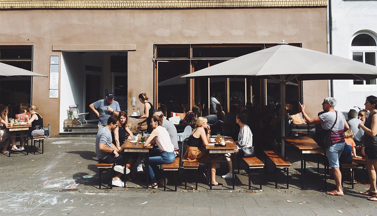 Außenbereich eines Cafes